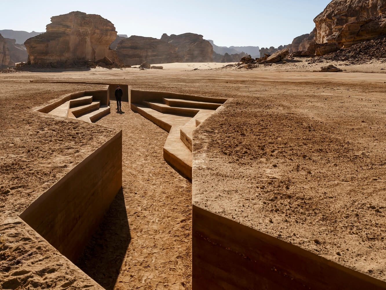 when-the-earth-began-to-look-at-itself-desert-x-alula-syn-architects_7.jpg